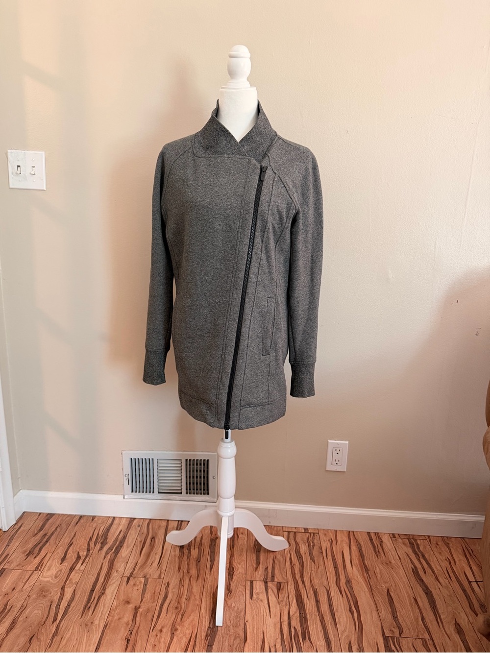Rare Lululemon Heathered Gray Longline Jacket Black Zip Size 6